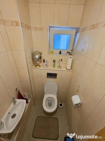 Apartament cu 3 camere semidecomandat în Micro 16