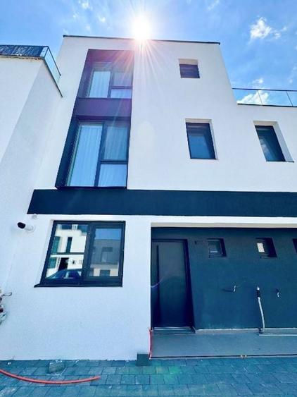 Apartament cu 4 camere decomandat, mobilat în Central