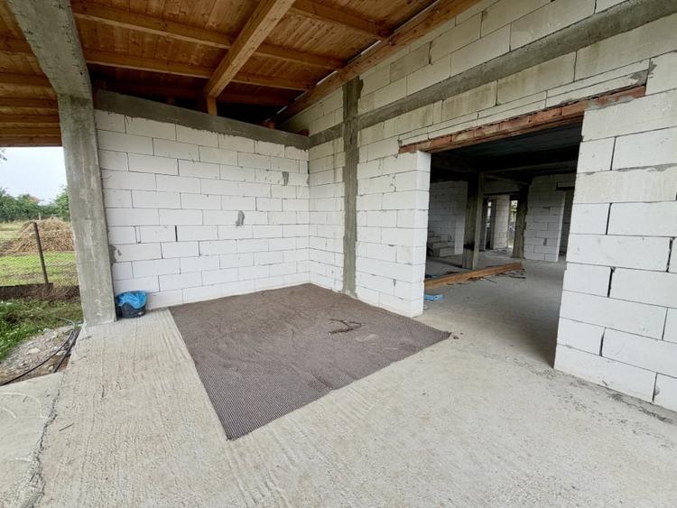 Casă individuală cu 5 camere cu Teren 1500 Mp în Bărăbanț