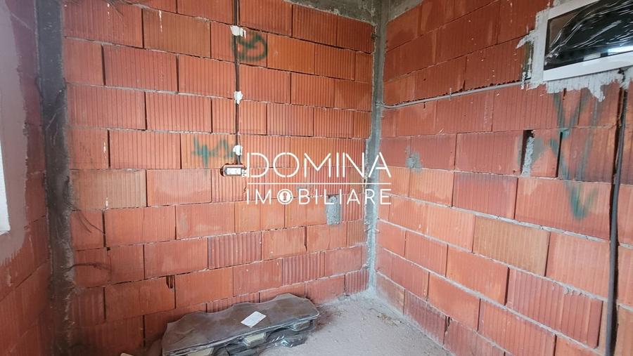 Casă individuală cu 4 camere cu Canalizare în Bălești