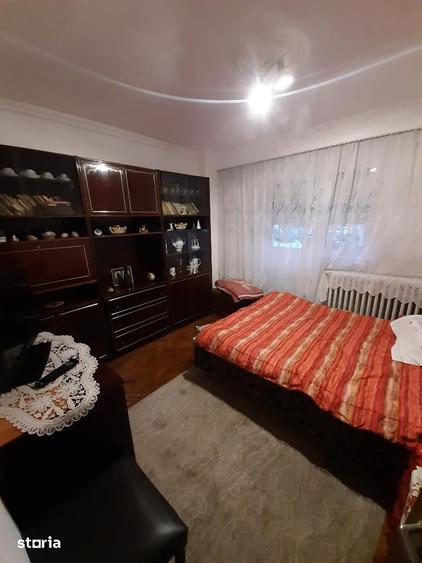 Apartament cu 3 camere în Cetate