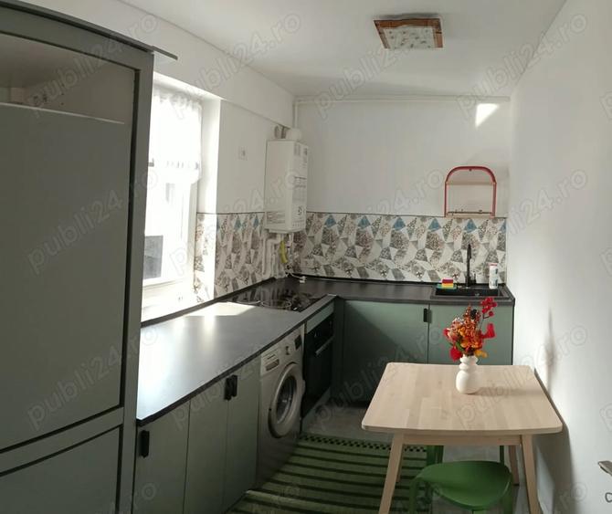 Apartament cu 3 camere semidecomandat în Metalurgiei