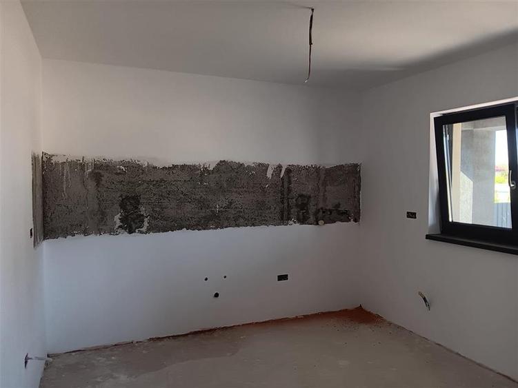 Casă individuală cu 3 camere cu Teren 430 Mp în Țuțora