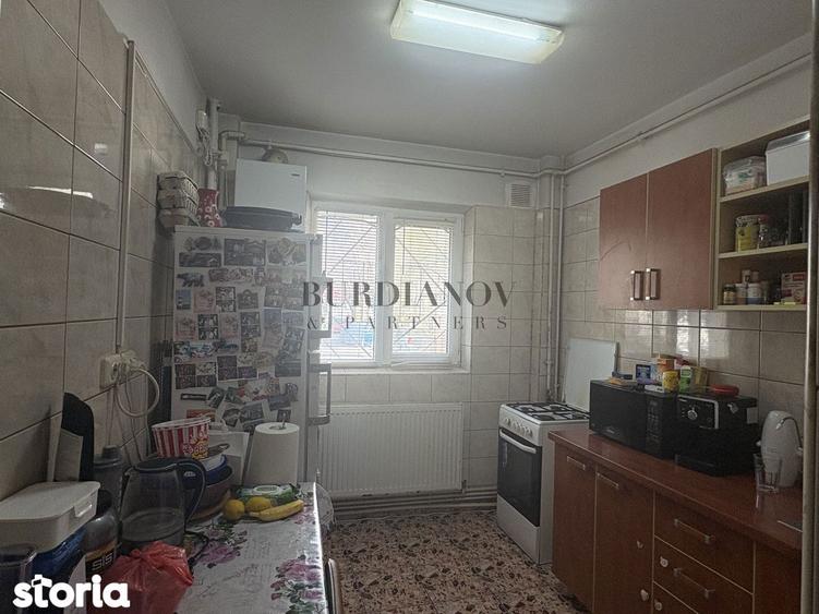 Apartament cu 3 camere decomandat în Rahova