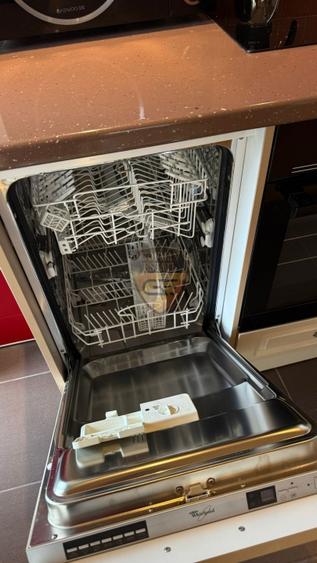 Apartament cu 3 camere decomandat, mobilat în Faleza Nord