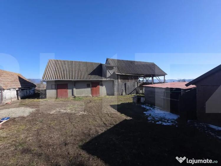 Casă cu 3 camere cu Teren 4669 Mp în Leț