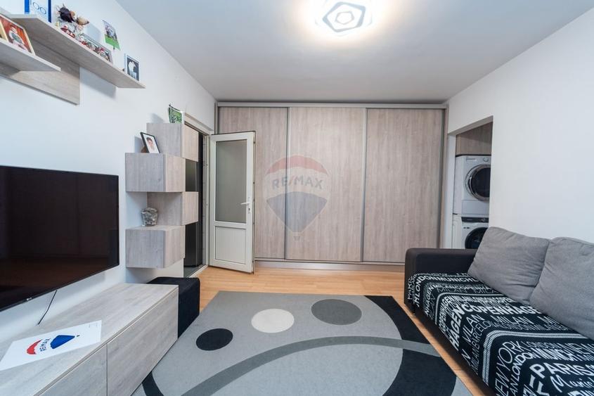 Apartament cu 2 camere semidecomandat în Florilor