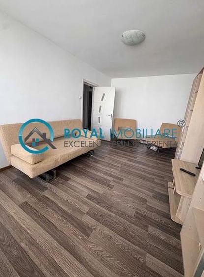 Royal Imobiliare - Vanzare Apartament zona Vest - 2