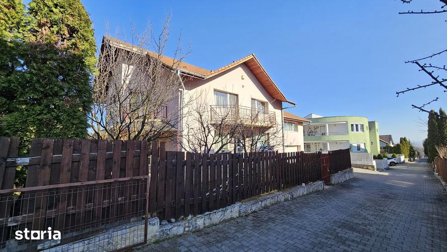 Casă cu 6 camere cu Teren 413 Mp în Bună Ziua