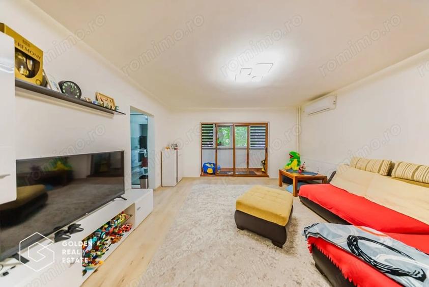 Apartament cu 3 camere semidecomandat în Miorița