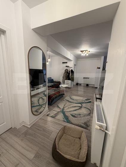 Apartament cu 3 camere semidecomandat, mobilat în Independenței