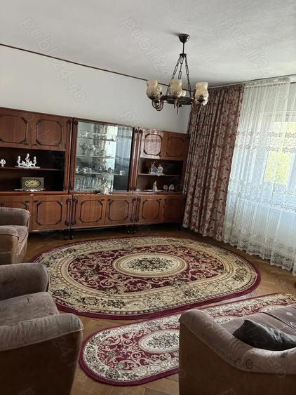 Apartament cu 4 camere decomandat în Central