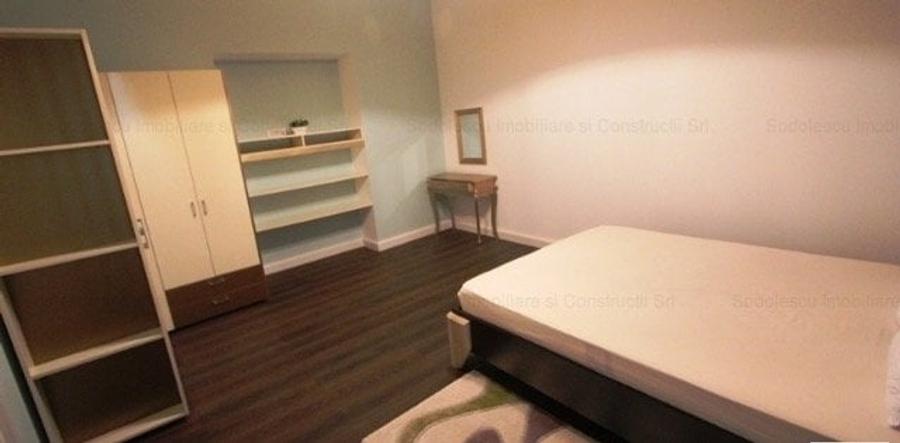Apartament cu 3 camere semidecomandat, mobilat în Sinaia