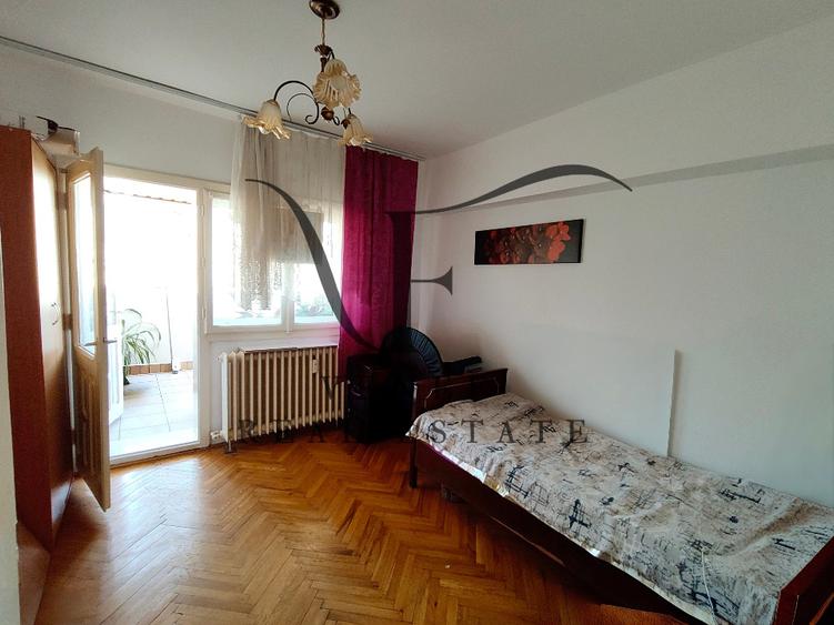 Apartament cu 4 camere semidecomandat în Pantelimon