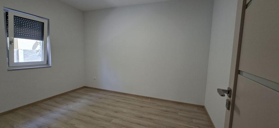 Casă individuală cu 5 camere cu Canalizare în Dumbrăvița
