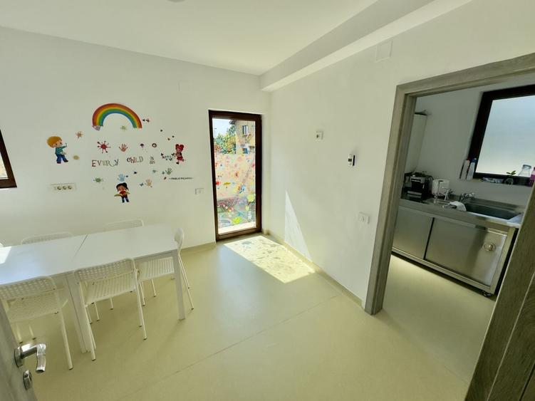 Casă individuală cu 5 camere cu Canalizare în Central