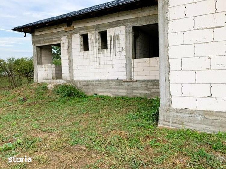 Casă cu 4 camere cu Teren 1387 Mp în Slătioara