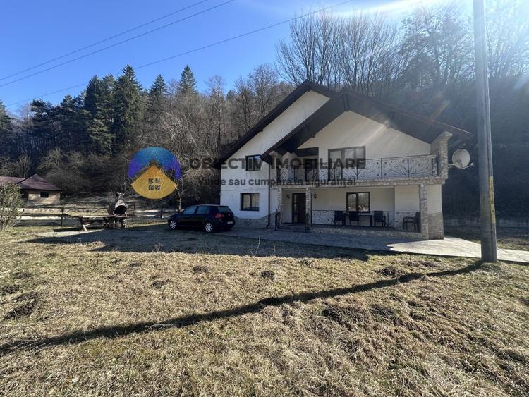 Casă individuală cu 4 camere cu Teren 1227 Mp în Pângărăcior