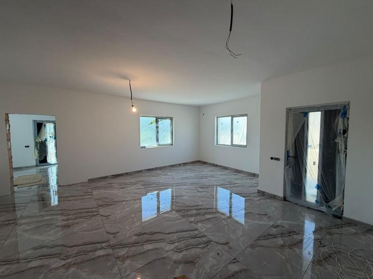 Casă cu 4 camere în Dragomirești-Vale
