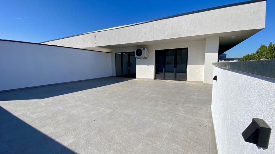 Penthouse cu 4 camere semidecomandat, mobilat în Șelimbăr