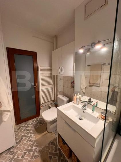 Apartament cu 3 camere decomandat în Podu Roș