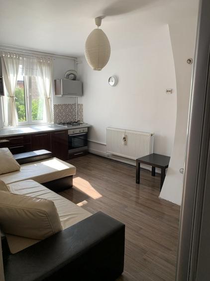 Apartament cu 2 camere decomandat în Craiter