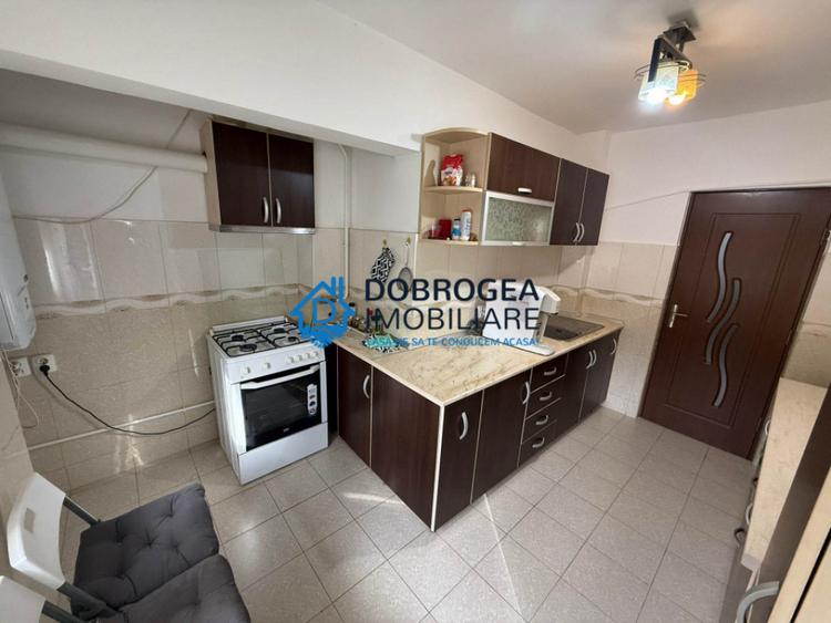 Apartament cu 3 camere decomandat, mobilat în Babadag