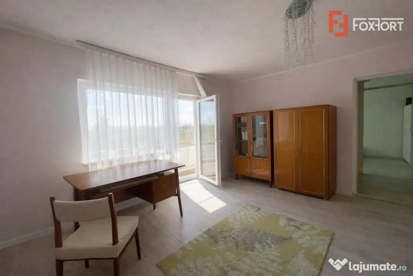 Apartament cu 3 camere semidecomandat în Micălaca