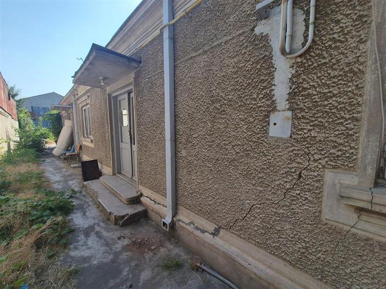 Casă individuală cu 3 camere cu Canalizare în Barieră