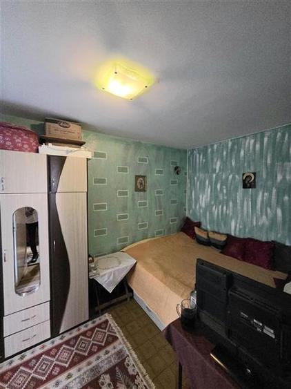 Apartament cu 3 camere semidecomandat în Groapa