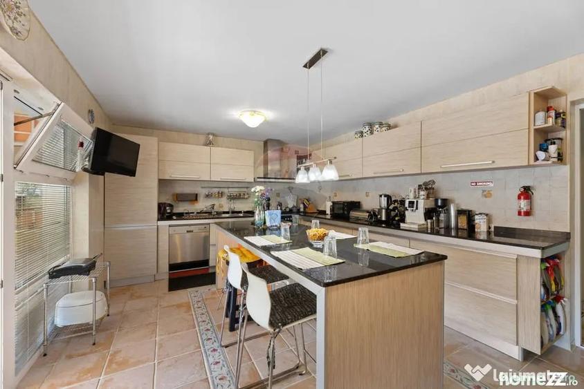 Casă cu 4 camere cu Teren 921 Mp în Subcetate