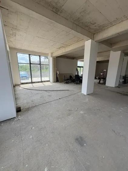 Spațiu comercial, de 372 mp, în Est