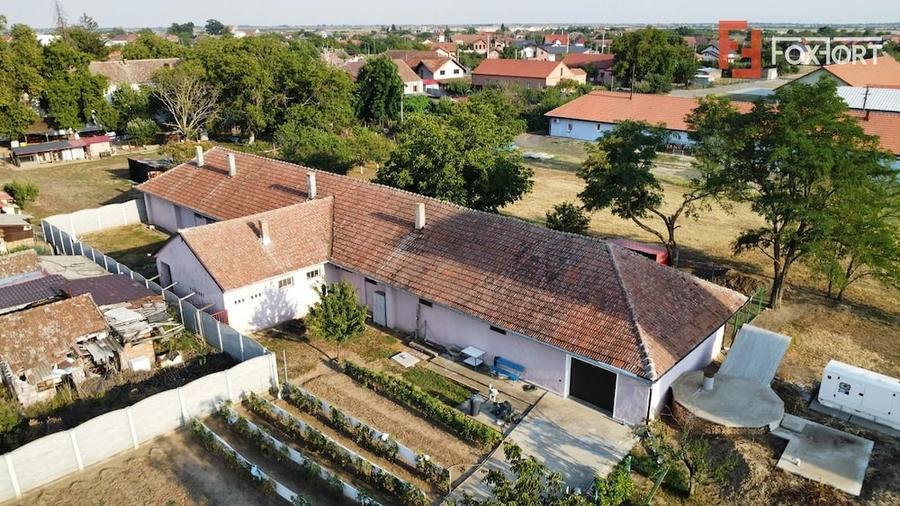 Spațiu comercial, de 382 mp, în Peciu Nou