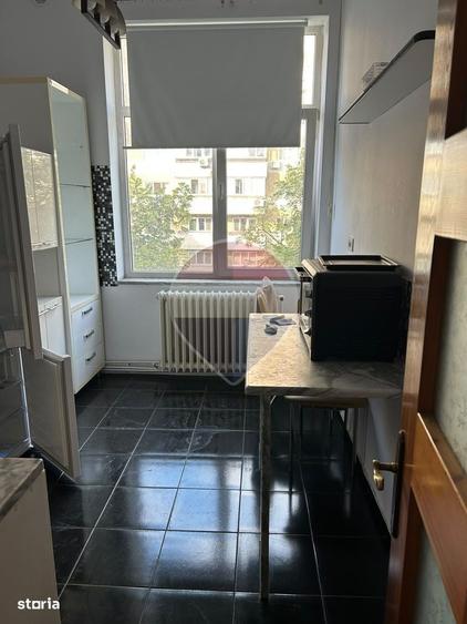 Apartament de inchiriat - 3 camere Bulevardul Stefan cel Mare - 10