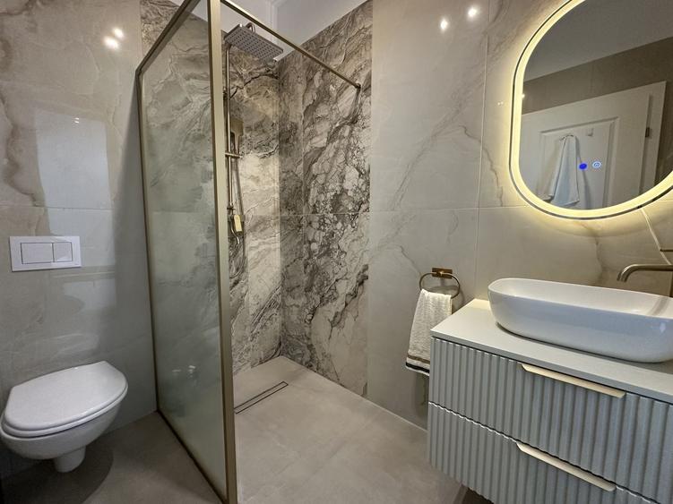 Duplex cu 4 camere cu Canalizare în Sud