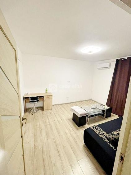 Apartament cu 2 camere semidecomandat, mobilat în Central