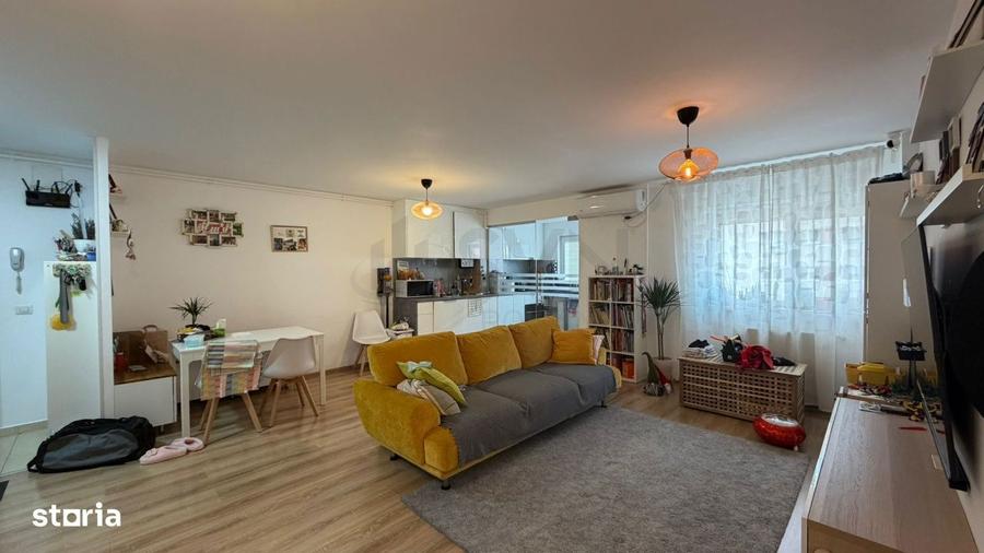 Apartament cu 4 camere decomandat în Pipera