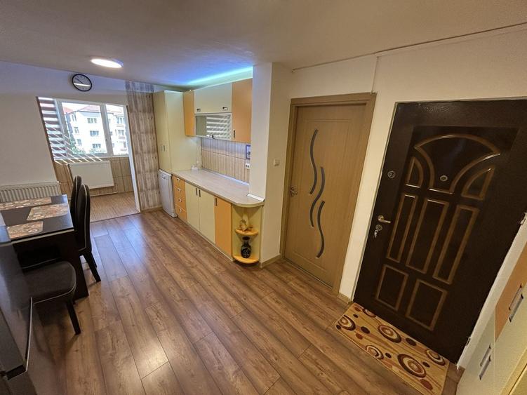 Apartament cu 2 camere decomandat în Girocului