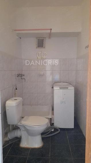 Apartament cu 3 camere decomandat în Far