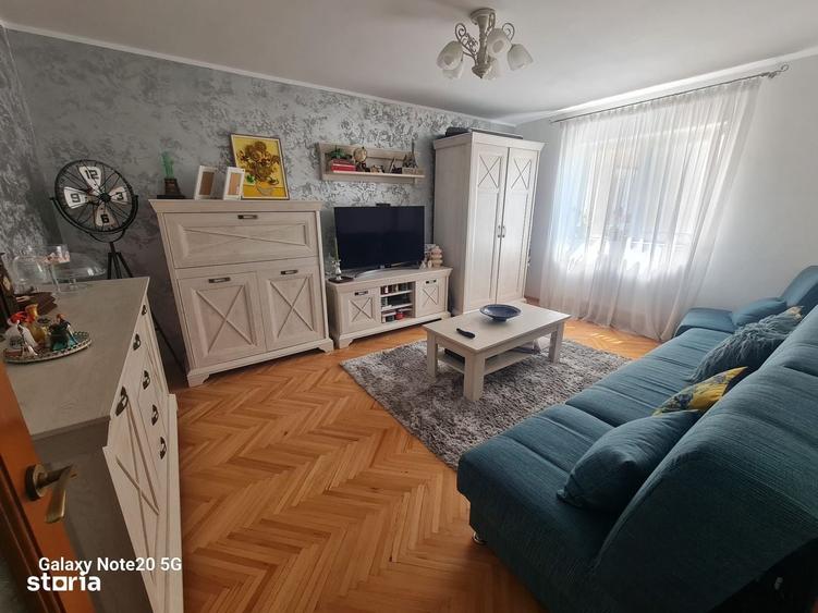 Apartament cu 3 camere decomandat în Central