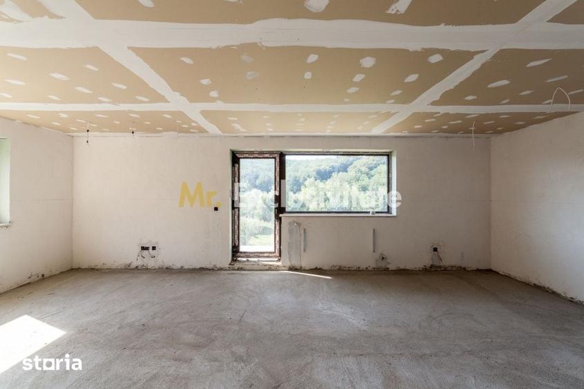 Casă cu 4 camere cu Teren 1012 Mp în Merișani