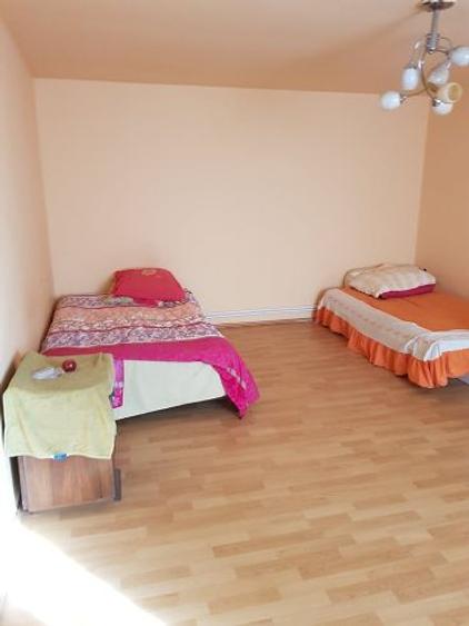 Casă cu 5 camere cu Teren 100 Mp în Romanești