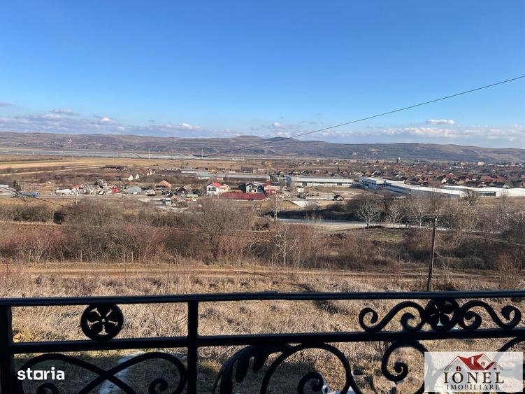 Casă cu 4 camere în Teiu