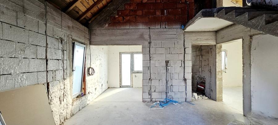 Casă individuală cu 5 camere cu Teren 300 Mp în Berceni