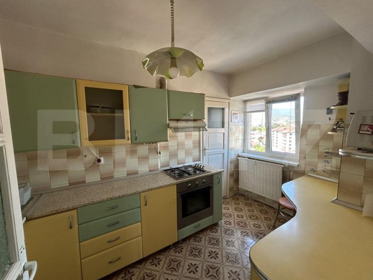 Apartament cu 3 camere decomandat, mobilat în Central