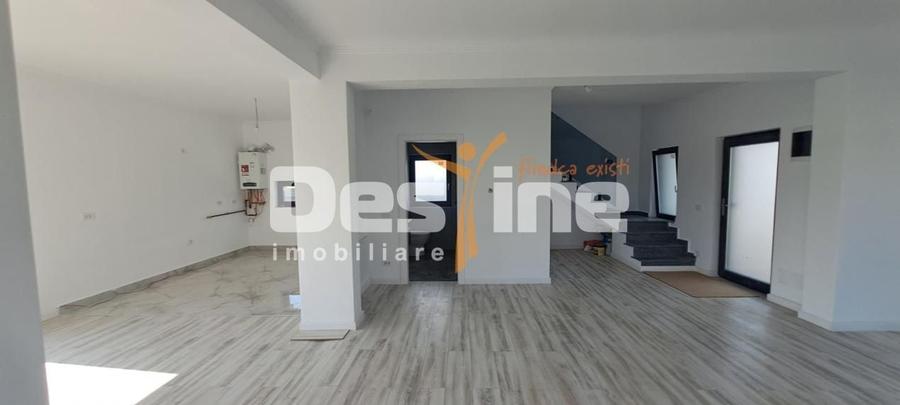 Casă individuală cu 4 camere cu Canalizare în Miroslava
