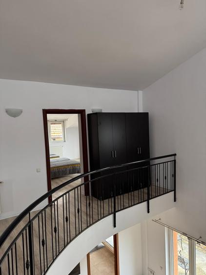 Apartament cu 12 camere decomandat, mobilat în Pipera