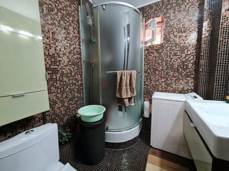Casă individuală cu 6 camere cu Piscina în Domnești