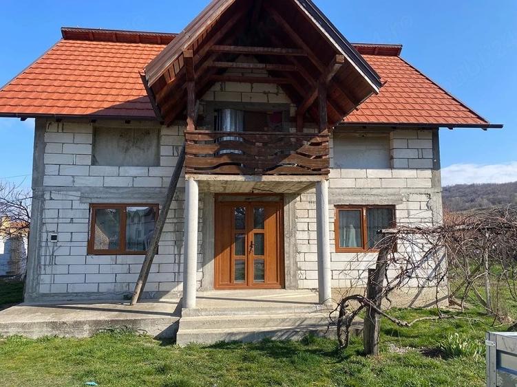 Casă cu Teren 600 Mp în Tigveni
