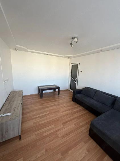 Apartament cu 3 camere semidecomandat în 9 Mai